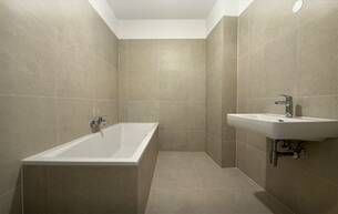 Wohnen Wohnung HERBSTAKTION - NEUE PREISE | 2-Zimmer Altbauwohnung mit geräumiger Wohnküche | Fernwärme 1150 Wien Wohnen Wohnung HERBSTAKTION - NEUE PREISE | 2-Zimmer Altbauwohnung mit geräumiger Wohnküche | Fernwärme 1150 Wien