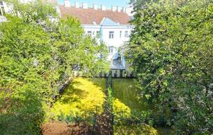 Anlage Wohnung Hier rauscht kein Verkehr, nur die Blätter im Hof! TOP saniert + Hofseitige Terrasse + Viel Grün + Viel Lebensqualität + Absolute Ruhelage + Ideale Raumaufteilung! Besser geht´s nicht! Nicht lange zögern... 1180 Wien