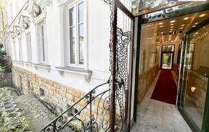 Anlage Villa Exklusiv: Stilvolle Zinsvilla in Währing mit drei autarken Wohneinheiten 1180 Wien