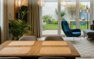 Wohnen Häuser Wo Sonne, Wasser und Raum sich treffen – Ihr neues Familienglück nahe oberem Mühlwasser + Klimaanlage + uneinsichtiger Garten + Stellplatz + Eigengrund 1220 Wien Wohnen Häuser Wo Sonne, Wasser und Raum sich treffen – Ihr neues Familienglück nahe oberem Mühlwasser + Klimaanlage + uneinsichtiger Garten + Stellplatz + Eigengrund 1220 Wien