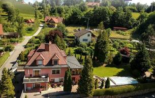 Gewerbe Häuser Exklusives Anwesen in Leutschach, Südsteiermark – Ihr Rückzugsort mit Charme, Komfort und unendlichen Möglichkeiten! Perfekt als Ordination/Büro & exklusivem Wohnen nutzbar 8463 Leutschach Gewerbe Häuser Exklusives Anwesen in Leutschach, Südsteiermark – Ihr Rückzugsort mit Charme, Komfort und unendlichen Möglichkeiten! Perfekt als Ordination/Büro & exklusivem Wohnen nutzbar 8463 Leutschach