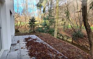 Wohnen Reihen/Doppelhaus PURE IDYLLE! EXKLUSIVE HAUSHÄLFTE DIREKT AM STEINBACH! 3001 Mauerbach