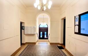 Anlage Wohnung Altbau wie man ihn liebt! Währing von seiner besten Seite! Traumhaft saniertes Altbauhaus + Ruhige Seitengasse + Super beliebtes Grätzl! Viel Grün + Viel Charme! Jetzt zugreifen! 1180 Wien