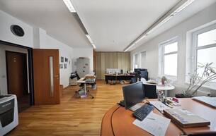 Gewerbe Büro/Praxis 124m² Büro im IZ-Süd | Parkplätze am Gelände | optionale Lagerhalle mit ca. 294m² verfügbar 2351 Wiener Neudorf