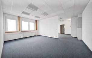 Gewerbe Büro/Praxis 88m² Büro | Hell mit 3 Zimmern | Parkplätze | IZ-Süd 2351 Wiener Neudorf