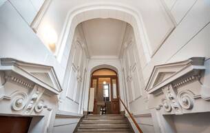 Wohnen Wohnung Sanierungsbedürftiger Stilaltbau mit Balkonoption! 1020 Wien