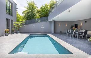 Wohnen Einfamilienhaus HIER WERDEN TRÄUME WIRKLICHKEIT - UNEINSICHTIGES TRAUMHAUS MIT LIFT, POOL UND WELLNESSOASE IN ABSOLUTER GRÜNRUHELAGE 1140 Wien