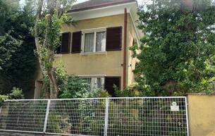 Wohnen Häuser Verborgenes Juwel: Sanierungsbedürftige Stadtvilla in Traumlage mit Potenzial! 1130 Wien