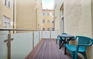 Wohnen Wohnung Altbau mit Südbalkon | 2-Zimmer in ruhiger Innenhoflage | Einbauküche | Lift | Kellerabteil 1020 Wien