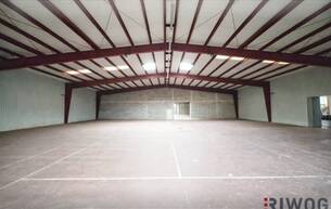 Gewerbe Lager 1.100m² isolierte Lagerhalle mit 250m² Büro | Rampen & ebenerdige Einfahrt möglich | optional bis zu ca. 2.000m² Lager möglich 2304 Orth an der Donau