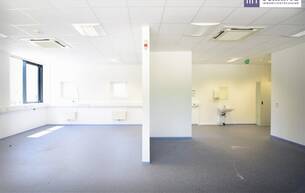 Gewerbe Büro/Praxis Ihr neuer Firmenstandort: Moderne Gewerbeimmobilie in Laßnitzhöhe - Büro- und Geschäftsräumlichkeiten auf 136 m² mit erstklassiger Ausstattung, KFZ-Abstellplätzen, E-Ladestationen & Klimaanlage! Vereinbaren Sie gleich einen Termin! 8301 Laßnitzhöhe