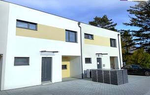 Wohnen Häuser LETZTE CHANCE! Ihr Traum vom Eigenheim: Sonniges Wohnen in Wien-Nähe - Großzügiges 4-Zimmer-Reihenhaus mit Gartenidylle! 2434 Götzendorf an der Leitha Wohnen Häuser LETZTE CHANCE! Ihr Traum vom Eigenheim: Sonniges Wohnen in Wien-Nähe - Großzügiges 4-Zimmer-Reihenhaus mit Gartenidylle! 2434 Götzendorf an der Leitha