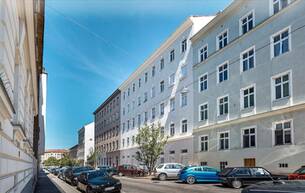 Gewerbe Büro/Praxis Unsaniert & einzigartig – Altbaujuwel mit Potenzial 1050 Wien