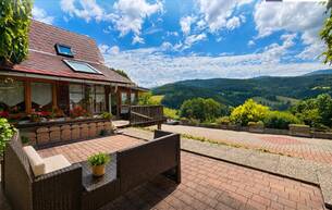 Anlage Häuser Landhaus mit Pferdehaltung in einzigartiger Panoramalage – Wohnen, wo Natur zuhause ist 8684 Spital am Semmering