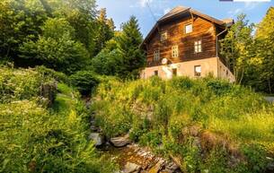 Wohnen Häuser Eine süße, verträumte, stark renovierungsbedürftige Immobilie mit ganz viel Charme und Potential, sehr idyllisch gelegen mit dem Rauschen des Baches als Geräuschkulisse. 8251 Waldbach-Mönichwald