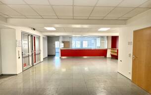 Gewerbe Büro/Praxis Gesamte 1. Etage in Bürogebäude bei U4 und U6! Vielfältige Möglichkeiten - Seminare, Kanzlei, Ordination, Studio uvm! 1120 Wien