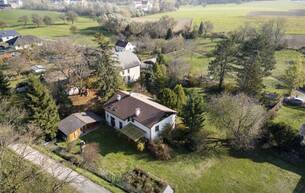 Wohnen Einfamilienhaus Hier können Sie sich Ihr Traum-Refugium schaffen | 1.879 m² Naturparadies mit eigenem Brunnen & Weitblick | Bestandshaus sanier- und ausbaubar 2821 Lanzenkirchen