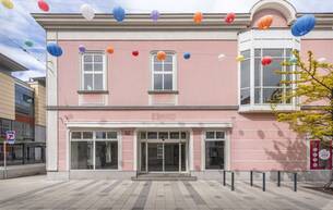 Gewerbe Einzelhandel Mach diesen außergewöhnlichen Ort zu deinem! Großzügige Fläche in Bestlage von Wiener Neustadt | Zwei Etagen | Rolltreppe und Lift 2700 Wiener Neustadt