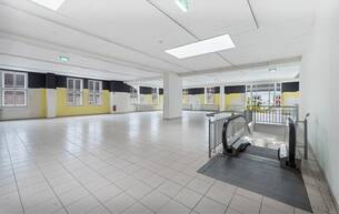 Gewerbe Einzelhandel Mach diesen außergewöhnlichen Ort zu deinem! Großzügige Fläche in Bestlage von Wiener Neustadt | Zwei Etagen | Rolltreppe und Lift 2700 Wiener Neustadt Gewerbe Einzelhandel Mach diesen außergewöhnlichen Ort zu deinem! Großzügige Fläche in Bestlage von Wiener Neustadt | Zwei Etagen | Rolltreppe und Lift 2700 Wiener Neustadt