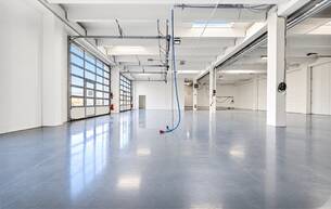 Gewerbe Lager Ebenerdige Produktionsfläche mit 420m² | beheizbare Halle mit Nebenräumen | direkte Einfahrt möglich 2100 Korneuburg
