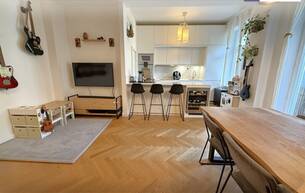Anlage Wohnung Ein Wohnjuwel mit besonderem Flair *** stilvoll sanierte 3,5-Zimmer-Altbauwohnung mit exklusiver Designküche, zwei Außenflächen + begehrter Lage beim Türkenschanzpark 1180 Wien Anlage Wohnung Ein Wohnjuwel mit besonderem Flair *** stilvoll sanierte 3,5-Zimmer-Altbauwohnung mit exklusiver Designküche, zwei Außenflächen + begehrter Lage beim Türkenschanzpark 1180 Wien