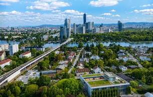 Wohnen Wohnung Über den Dächern Wiens: Sky Living mit Rooftop-Pool, International School und U1 vor der Tür 1220 Wien