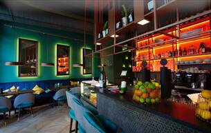 Gewerbe Hotel Modernes stark frequentiertes Restaurant - Cocktail Bar im lebendigen 6. Bezirk - Gumpendorferstraße ab sofort für € 3.701.- mit einem unbefristeten Mietvertrag zu mieten ! 1060 Wien