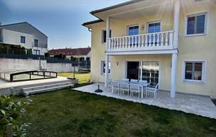 Wohnen Einfamilienhaus Exklusives Einfamilienhaus mit Pool und hochwertiger Ausstattung in Würnitz 2112 Würnitz Wohnen Einfamilienhaus Exklusives Einfamilienhaus mit Pool und hochwertiger Ausstattung in Würnitz 2112 Würnitz